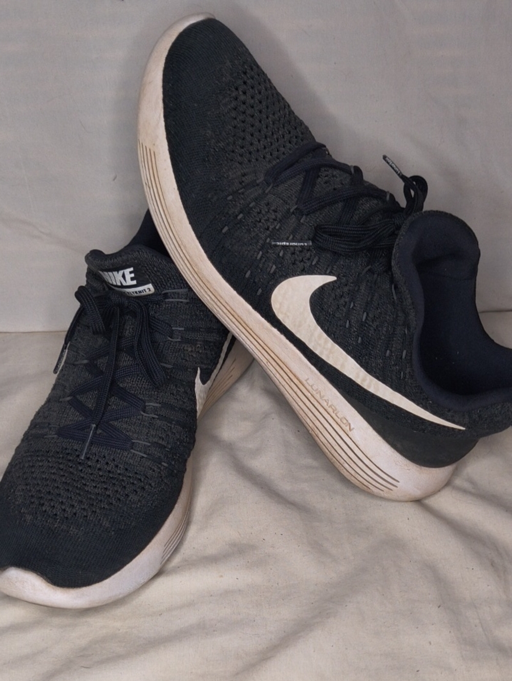 Nike Men’s Black Running Shoes with White Swoosh Size 9.5 AS